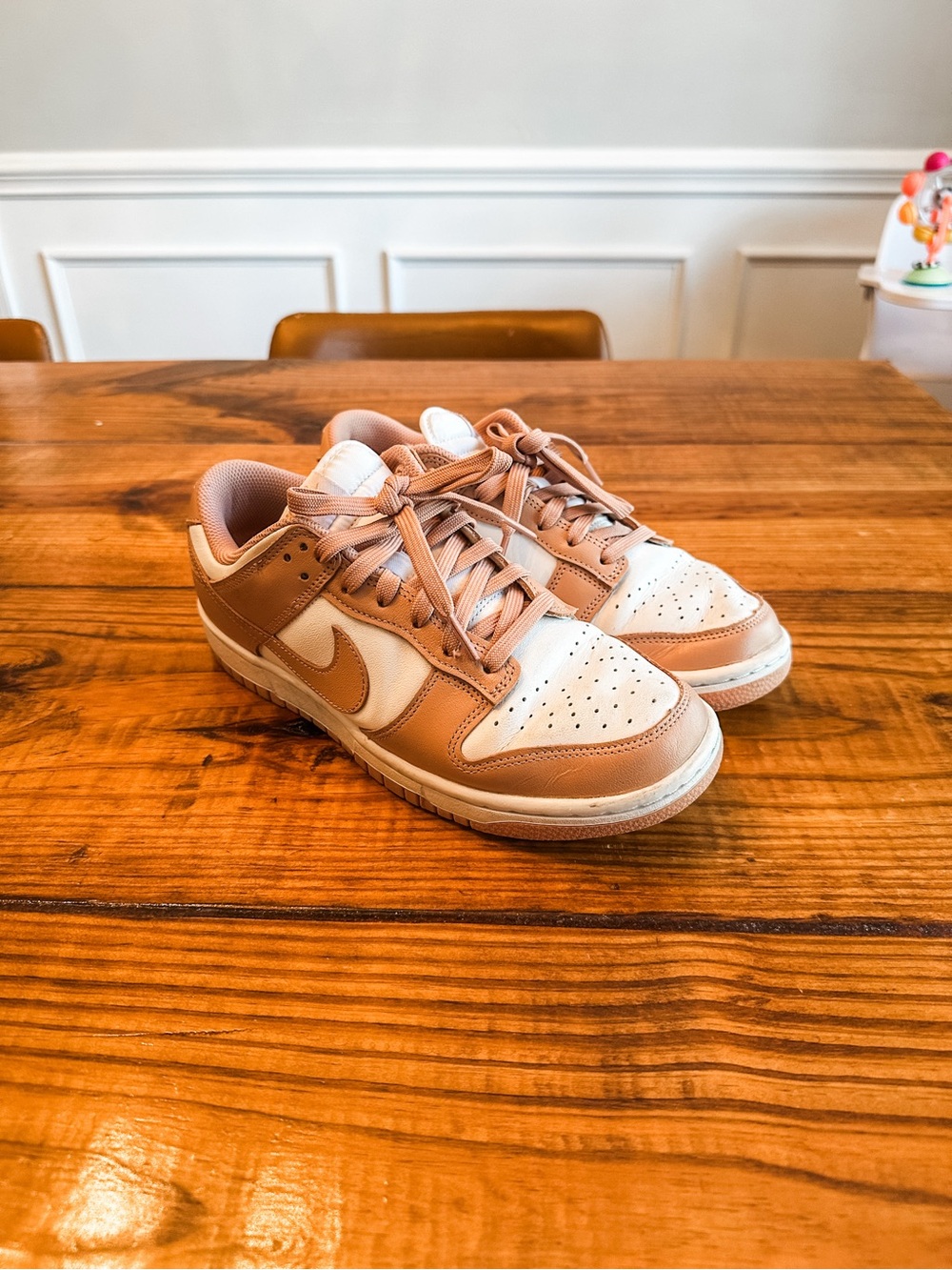 Nike womens Low-Top dunk Sneakers in rose and  white sz 8.5 EUC